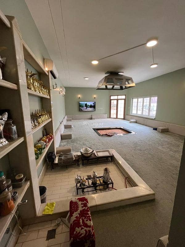 Residential villa for sale in the shape of a miniature palace