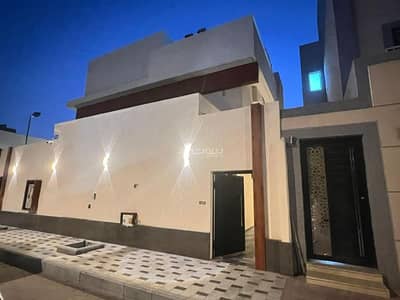 3 Bedroom Flat for Rent in South Riyadh, Riyadh - Apartment for rent behind Al-Basim, a small family is required, preferably newlyweds.