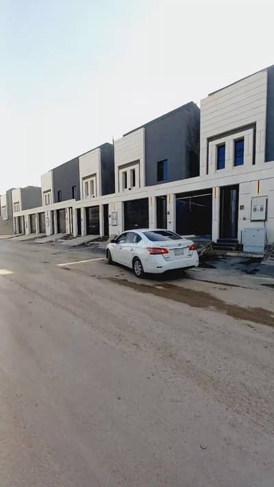 5 Bedroom Floor for Sale in West Riyadh, Riyadh - Floor For Sale in Tuwaiq, West Riyadh