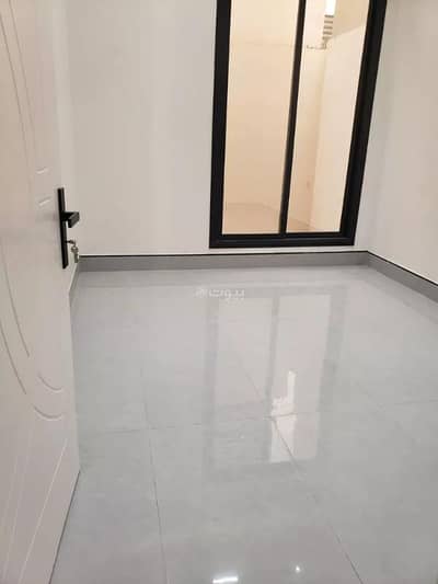 4 Bedroom Floor for Sale in East Riyadh, Riyadh - House for sale on Ahmed Al Attar Street, Al Remal neighborhood, Riyadh city, Riyadh region