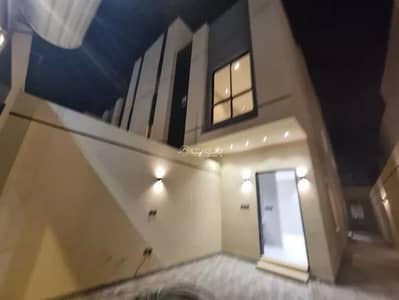 دور 5 غرف نوم للبيع في جنوب الرياض، الرياض - دور للبيع في شارع القاضي شريح, حي عكاظ, مدينة الرياض