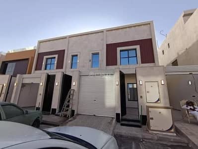 دور 6 غرف نوم للبيع في جنوب الرياض، الرياض - دور للبيع في شارع الحويمة, حي عكاظ, مدينة الرياض