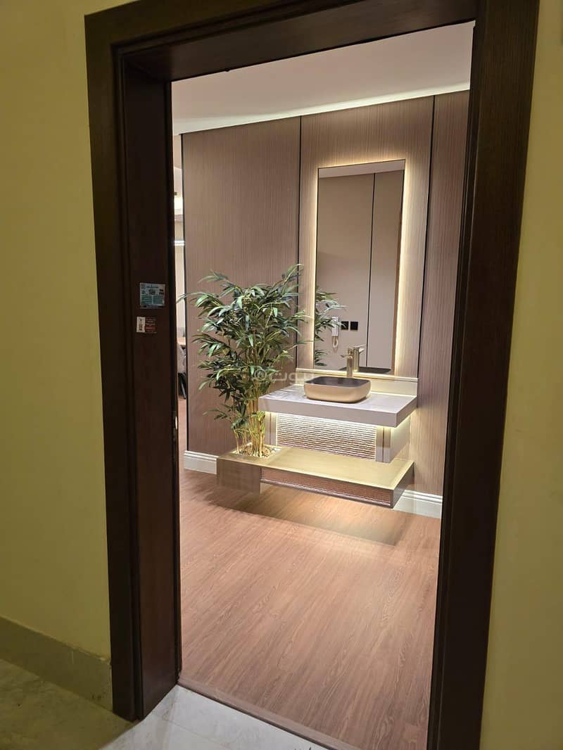 Apartment in North Riyadh，Al Malqa 3 bedrooms 135000 SAR - 87701961
