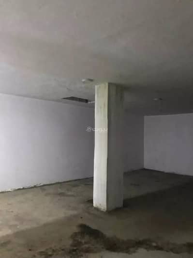 مستودع  للايجار في غرب الرياض، الرياض - Warehouse for rent in Dhahrat Laban, Riyadh