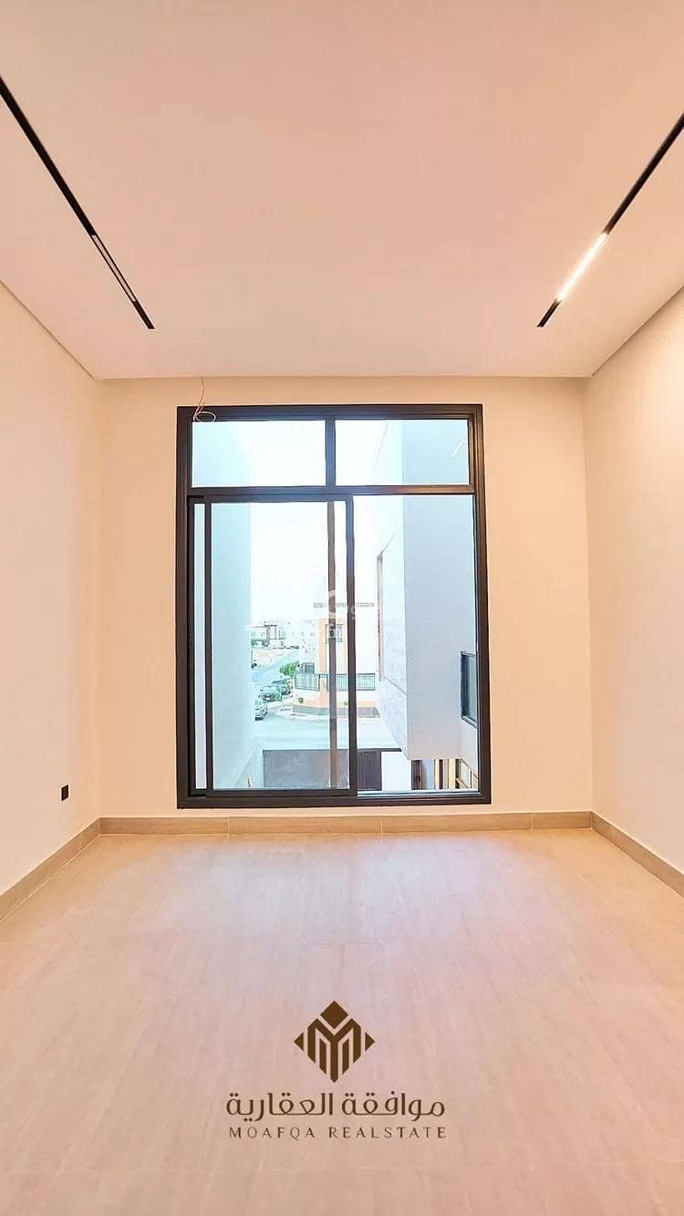 Villa for sale on Al-Sayl Al-Kabeer Street, Al-Mahdiyah District, Riyadh City, Riyadh Region.