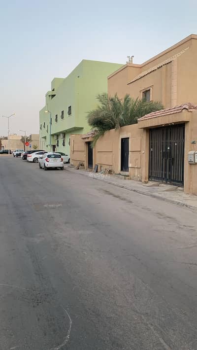 فیلا 10 غرف نوم للبيع في وسط الرياض، الرياض - للبيع فيلا بالملز مع ارض ملاصقه