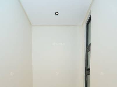 5 Bedroom Villa for Sale in West Riyadh, Riyadh - Luxury villa in Al-Mahdiyya neighborhood