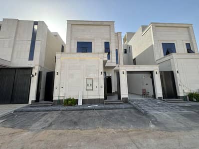 5 Bedroom Villa for Sale in East Riyadh, Riyadh - For sale: a villa with an internal staircase and an apartment in the Al-Mu'izziliyah neighborhood east of Riyadh. Excellent location near King Fahd Stadium.
