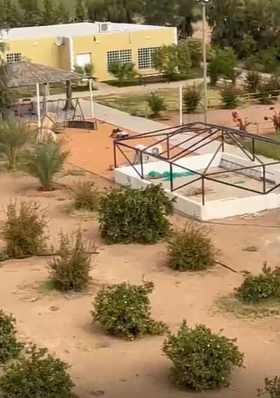 3 Bedroom Farm for Sale in Alqaseuh - Farm 3 bedrooms 3000000 SAR - 87700766