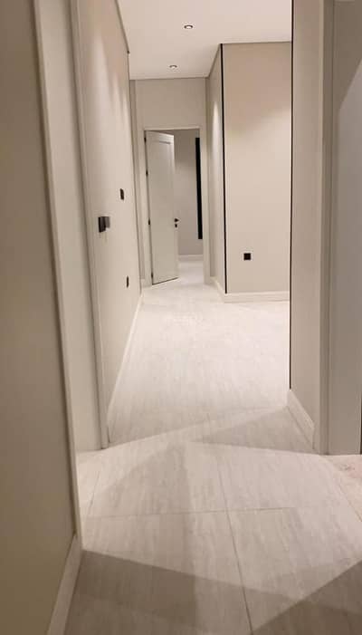 4 Bedroom Apartment for Rent in North Jeddah, Jeddah - Luxury unused apartment in Al Nahda neighborhood in the Golden Square – strategic location and modern design with a fully equipped kitchen and modern appliances from the owner directly.