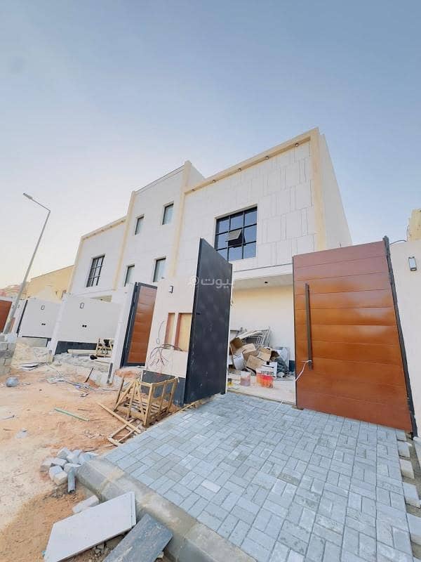 First floor for sale in Al-Munsiyeh neighborhood