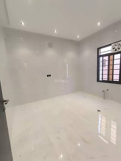 5 Bedroom Floor for Sale in South Riyadh, Riyadh - Single-floor house for sale on Abdulmunim bin Abi Nasr Street, Al-Shifa District, Riyadh City, Riyadh Region.