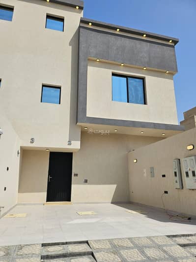 5 Bedroom Floor for Sale in South Riyadh, Riyadh - Floor for Sale in Badr, Riyadh