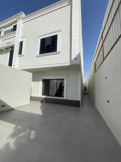 5 Bedroom Floor for Sale in South Riyadh, Riyadh - House for sale on Osama bin Umair Al-Hudhali Street, Al-Shifa neighborhood, Riyadh City, Riyadh Region