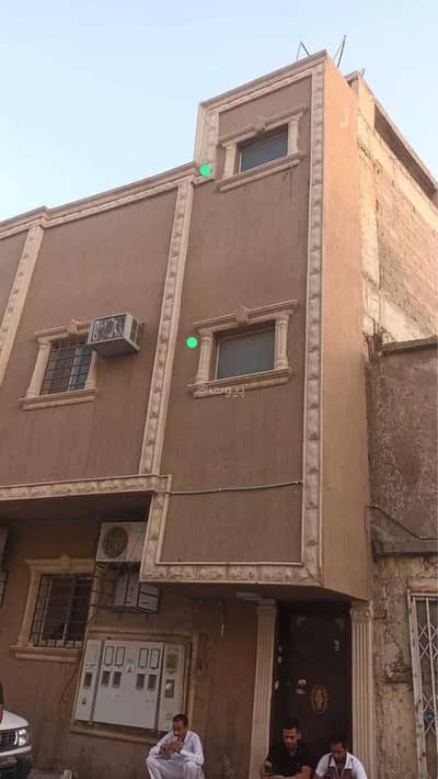 عمارة  للبيع في وسط الرياض، الرياض - عمارة للبيع في شارع إبراهيم آل مبارك, حي الصالحية, مدينة الرياض