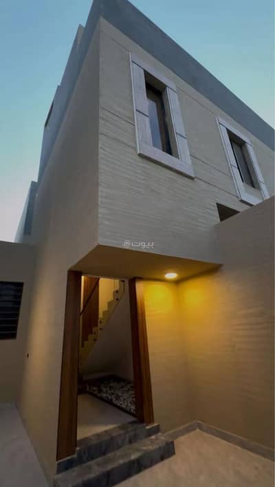دور 5 غرف نوم للبيع في شرق الرياض، الرياض - دور للبيع في شارع رقم 403, حي المونسية, مدينة الرياض