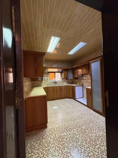 5 Bedroom Flat for Rent in West Riyadh, Riyadh - Apartment for rent on Rashid Al-Leila Street, Tuwaiq District, Riyadh City, Riyadh Region