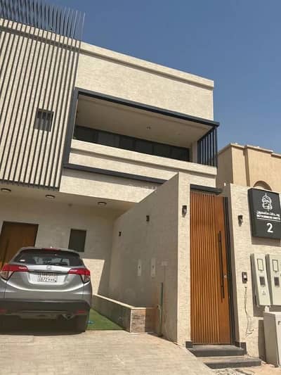 دور 3 غرف نوم للبيع في شمال الرياض، الرياض - دور للبيع في شارع العطاء, حي الملك فهد, مدينة الرياض, منطقة الرياض