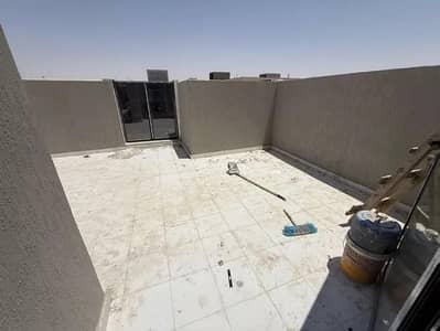 دور 5 غرف نوم للبيع في شرق الرياض، الرياض - طابق للبيع في الجنادرية، الرياض