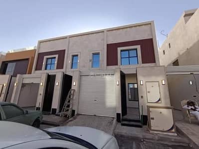 دور 5 غرف نوم للبيع في جنوب الرياض، الرياض - دور للبيع في شارع النفوذ, حي عكاظ, مدينة الرياض