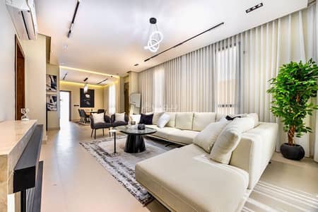 4 Bedroom Villa for Sale in East Riyadh, Riyadh - A duplex villa with an area of 300 m designed in a modern style, featuring a façade in the Sulaimani style.