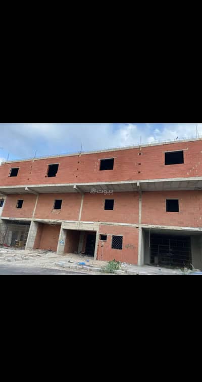 10 Bedroom Building for Sale in Al Rusayfah, Makkah - Reinforced concrete building for sale