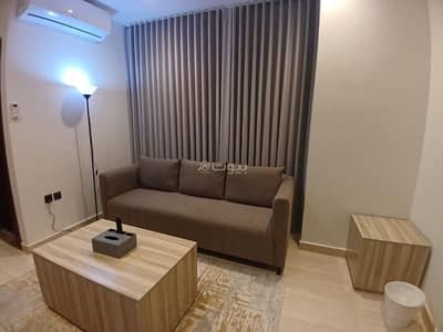 1 Bedroom Flat for Rent in East Riyadh, Riyadh - Luxury apartment in Al Hamra neighborhood consisting of a room and a hall