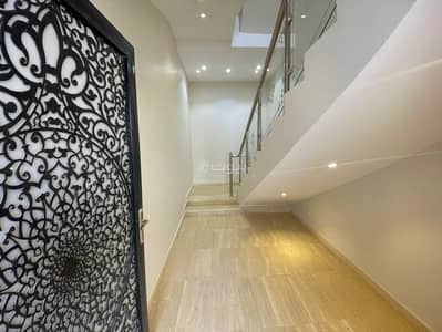 دور 5 غرف نوم للايجار في شرق الرياض، الرياض - دور اول للايجار جديد