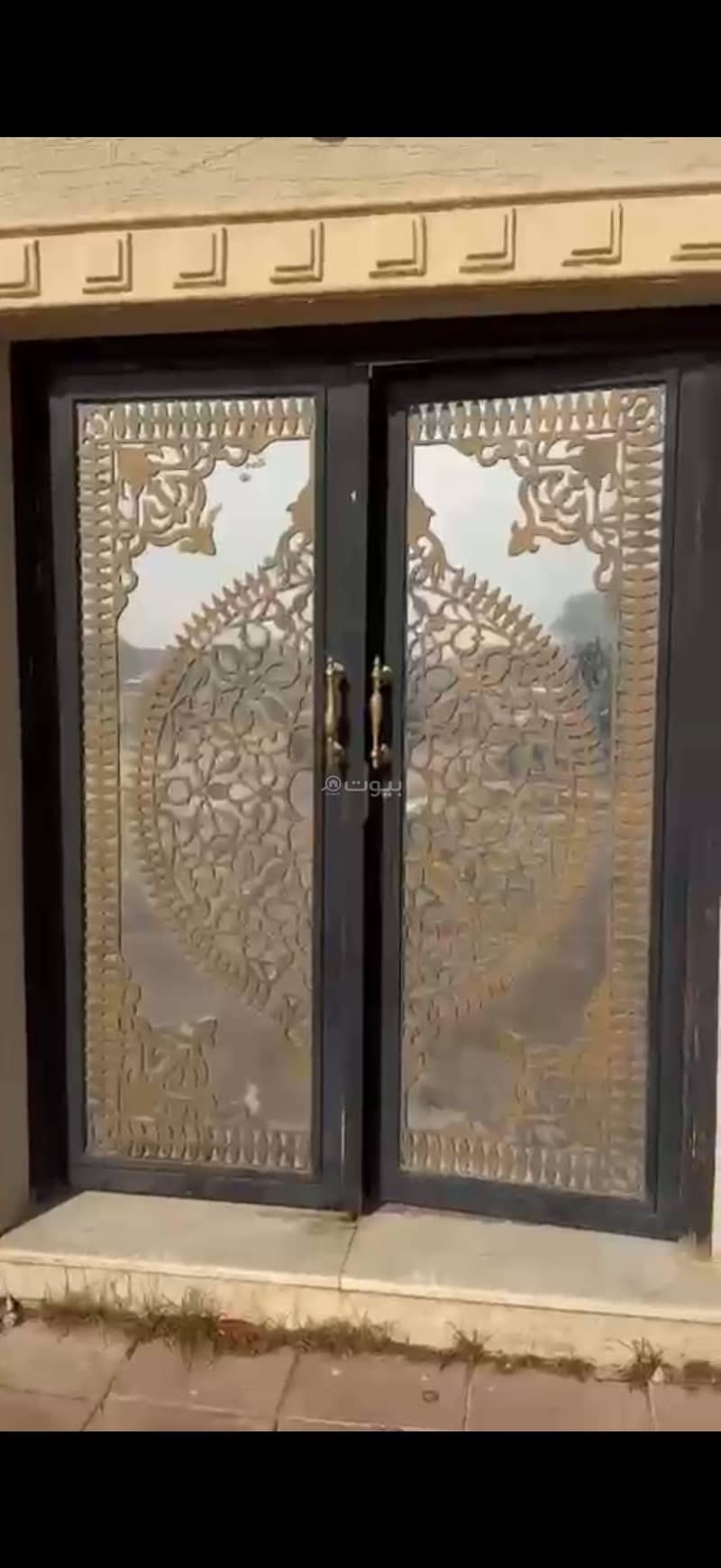 For rent – upper floor opposite the mosque