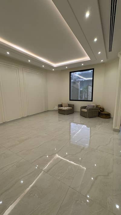 9 Bedroom Villa for Sale in North Riyadh, Riyadh - For sale, a luxurious villa in Al-Narjis neighborhood with an apartment, area 508 square meters, two streets.