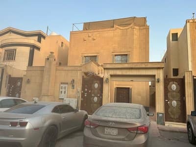 فیلا 11 غرف نوم للبيع في شرق الرياض، الرياض - فلة للبيع العمر ١٥ سنه