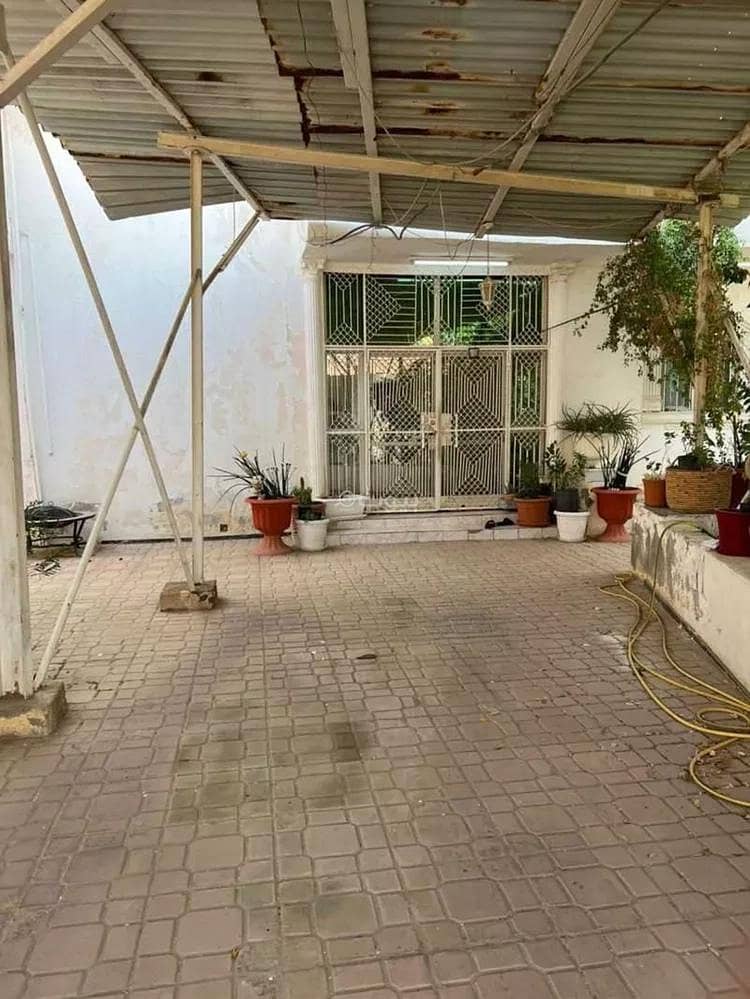 Villa For Sale in Al Muntazahat, Jeddah