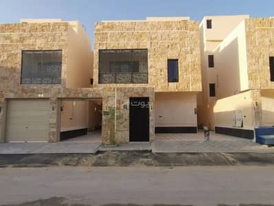 3 Bedroom Floor for Sale in West Riyadh, Riyadh - Peace be upon you and God's mercy and blessings. May God make your times full of goodness. We are pleased to present to you an upper floor with an area of 300 square meters, a southern facade, and a 20-meter street. The floor comes with a complete apartment.
