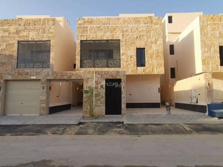 Peace be upon you and God's mercy and blessings. May God make your times full of goodness. We are pleased to present to you an upper floor with an area of 300 square meters, a southern facade, and a 20-meter street. The floor comes with a complete apartment.