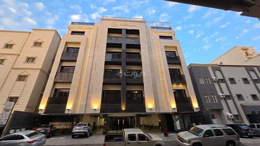 5 Bedroom Flat for Rent in North Jeddah, Jeddah - A luxurious and new apartment for rent in Jeddah, Al-Zahra neighborhood, with air conditioning and a fitted kitchen.