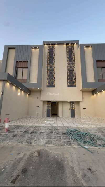 7 Bedroom Floor for Sale in East Riyadh, Riyadh - Floor in East Riyadh，Al Janadriyah 7 bedrooms 620000 SAR - 87706703