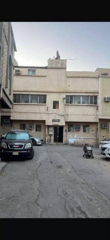 عمارة  للبيع في وسط الرياض، الرياض - عمارة للبيع في شارع عدي بن حاتم, حي منفوحة الجديدة, مدينة الرياض