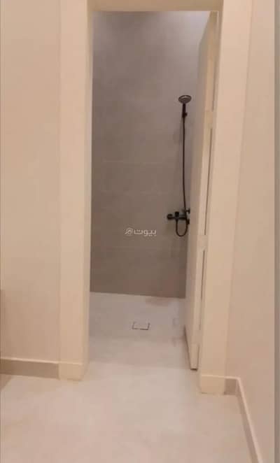 10 Bedroom Villa for Sale in East Riyadh, Riyadh - Villa for sale on Street No. 165, Al Janadriyah neighborhood, Riyadh city, Riyadh region