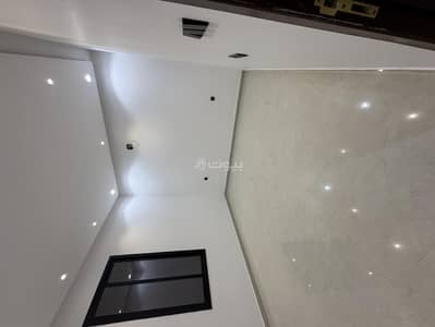 5 Bedroom Villa for Sale in East Riyadh, Riyadh - فيلا درج دخلي وشقه للبيع