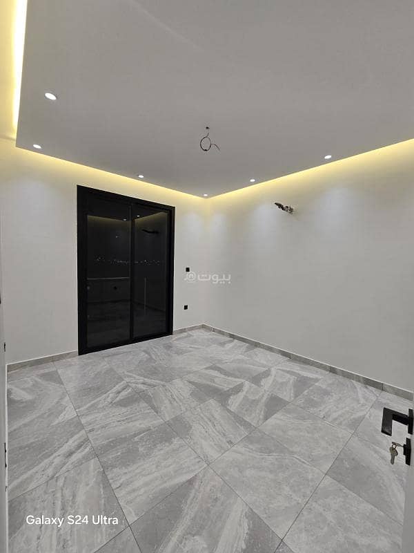 Apartment with 4 bedrooms for sale in Al-Suwari, Jeddah