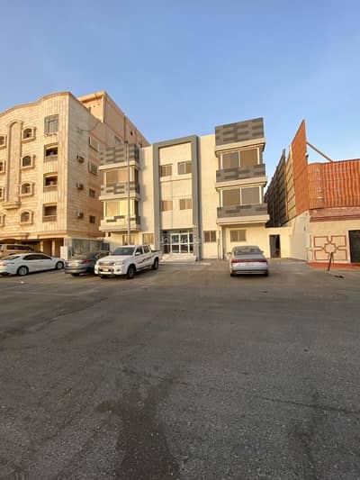 4 Bedroom Apartment for Rent in North Jeddah, Jeddah - Apartment for rent in Al Safa neighborhood consisting of 4 rooms, a kitchen, and 3 bathrooms.