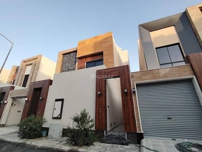 4 Bedroom Villa for Sale in East Riyadh, Riyadh - Alawi townhouse villa for sale in the Al-Rimal neighborhood close to all services.