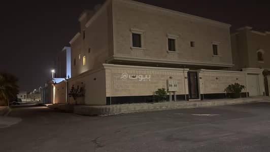 7 Bedroom Villa for Sale in Al Sheraa, Al Khobar - A villa and two apartments