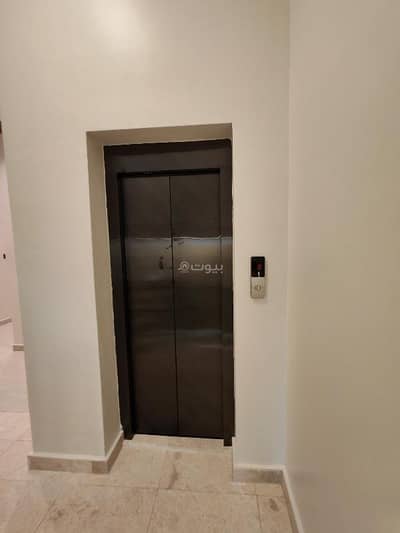 3 Bedroom Floor for Sale in East Riyadh, Riyadh - First floor for sale in Al Janadriyah neighborhood, excellent location near all services and main roads.