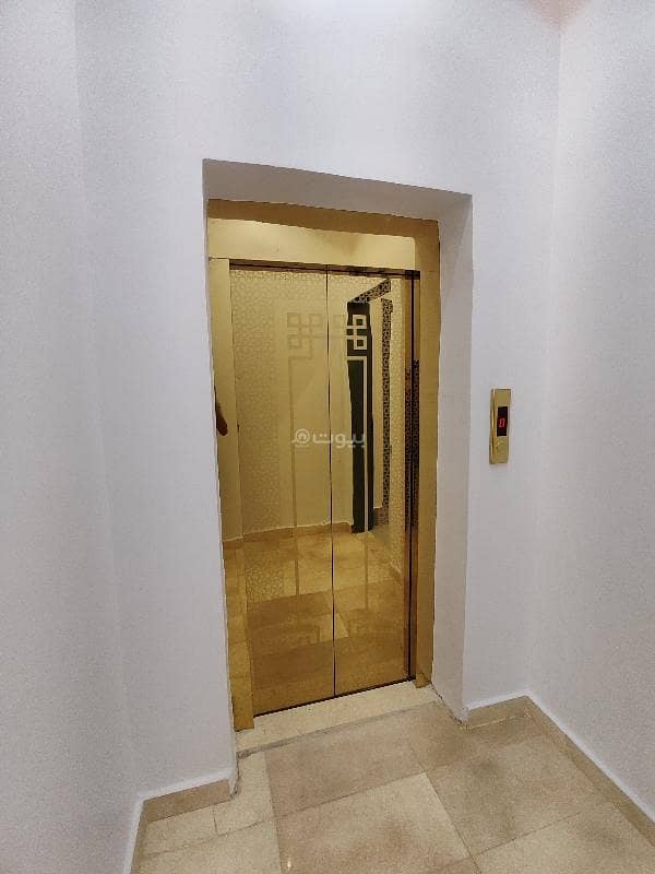 For sale, first floor in Al-Qadisiyah neighborhood, east of Riyadh. Excellent location close to all services and main roads.
