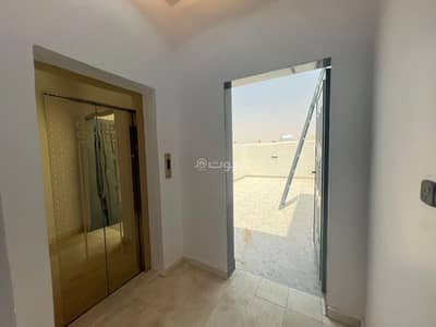 2 Bedroom Apartment for Sale in East Riyadh, Riyadh - For sale, an apartment with a roof, modern design, in Al-Qadisiyyah neighborhood, east of Riyadh. Excellent location near all services and main roads.