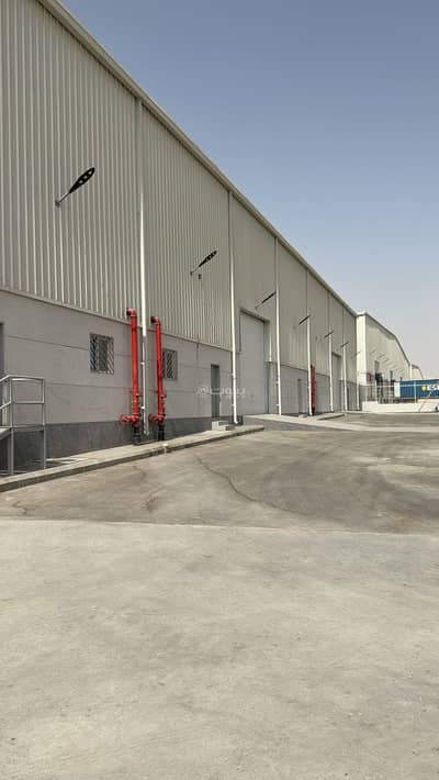 Warehouse for Rent in South Riyadh, Riyadh - A spacious area that allows for easy organization of goods. A strategic location that is easily accessible from major roads. Infrastructure equipped to handle various types of storage. Security and protection around the clock in the plan.