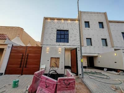 3 Bedroom Floor for Sale in East Riyadh, Riyadh - For sale, ground floor in Al-Monseiah neighborhood east of Riyadh, excellent location near all services and main roads.