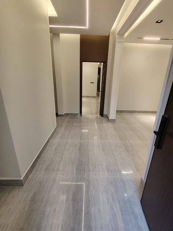Apartment for sale in Al-Rimal neighborhood, distinguished location, excellent space.