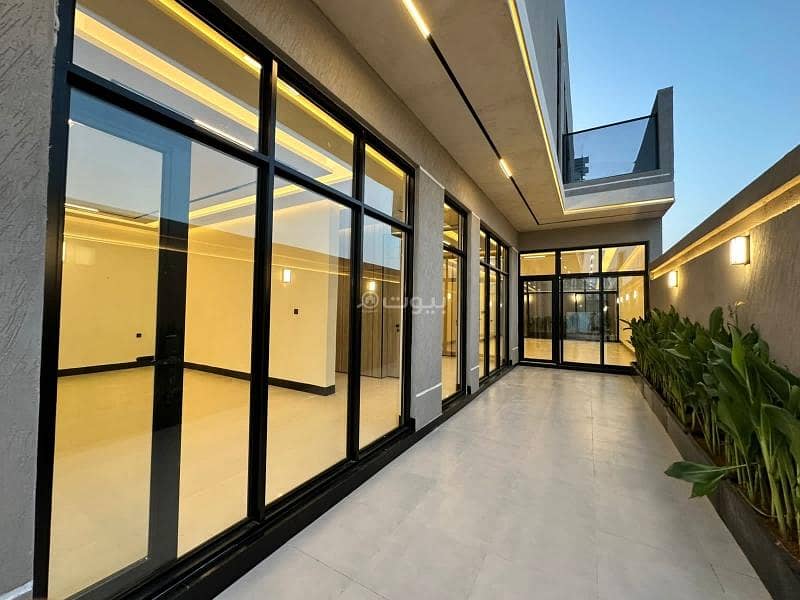 A luxurious villa with a hall and an apartment for sale in Al-Rimal neighborhood.